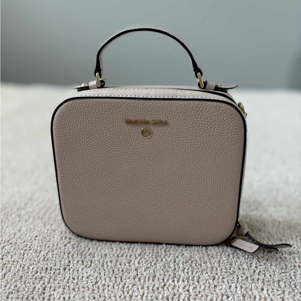 Jet Set Medium Pebbled Leather Crossbody Bag